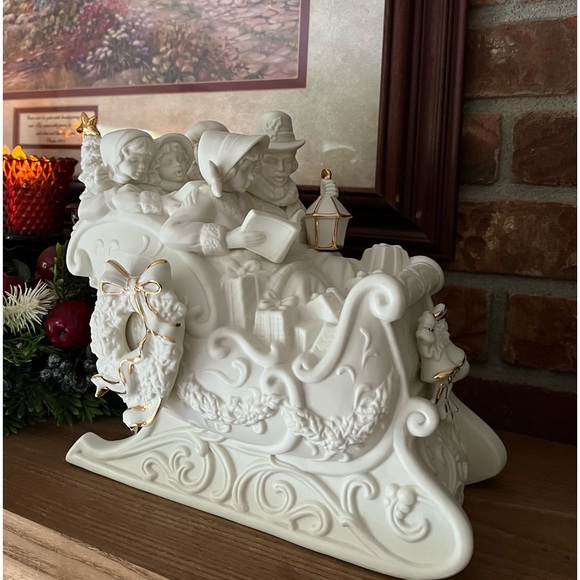 ❤️ Vintage 1980’s Large Christmas 
Gold Trim Star Wreath Carolers Sleigh - Picture 1 of 15